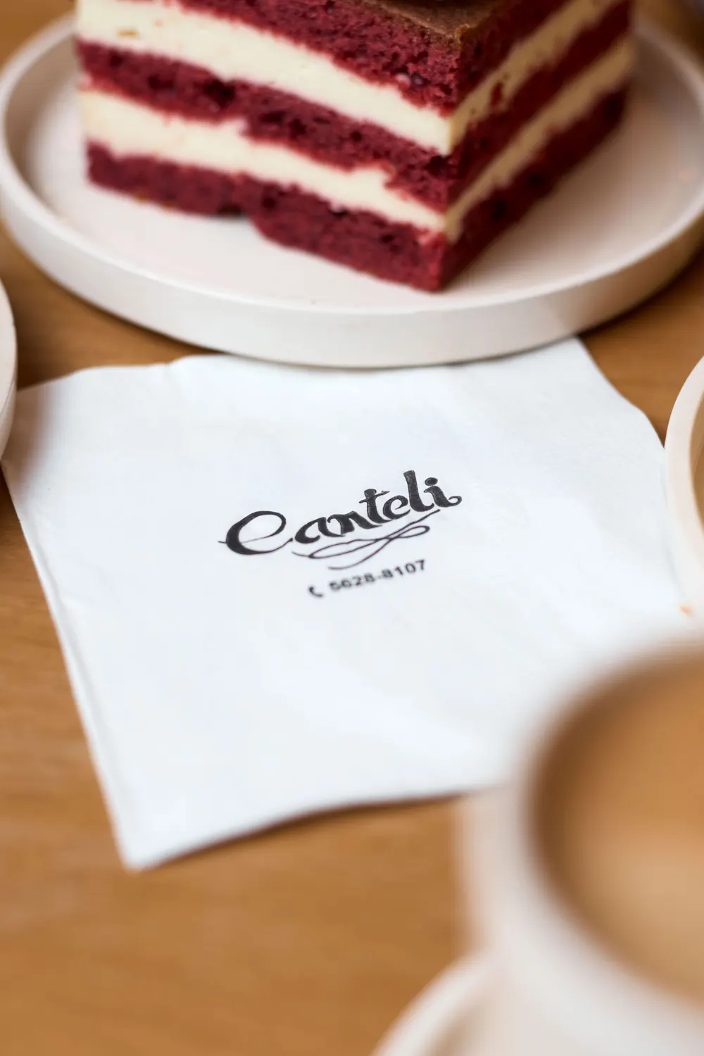 Porción de torta red velvet de la pastelería Canteli